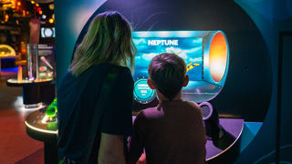 Mother and son discover the wind speed on Neptune